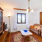 In Διαμέρισμα *