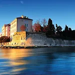 In * Ζαντάρ