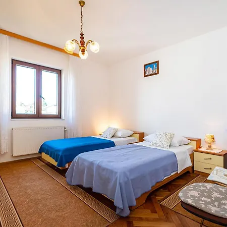 شقة 2 Bedroom Cozy In زادار
