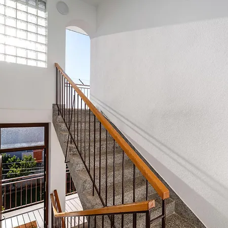 2 Bedroom Cozy In زادار